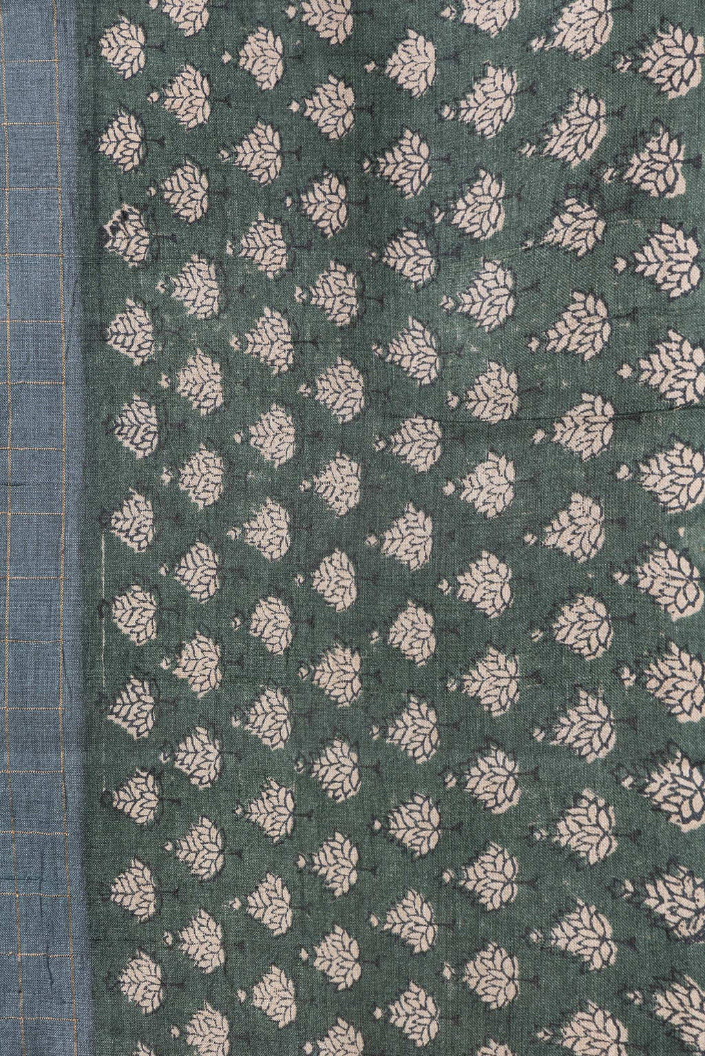 Border image of Grey Dual Tone Tussar Silk Saree with Checked design on the body and Printed Border. 