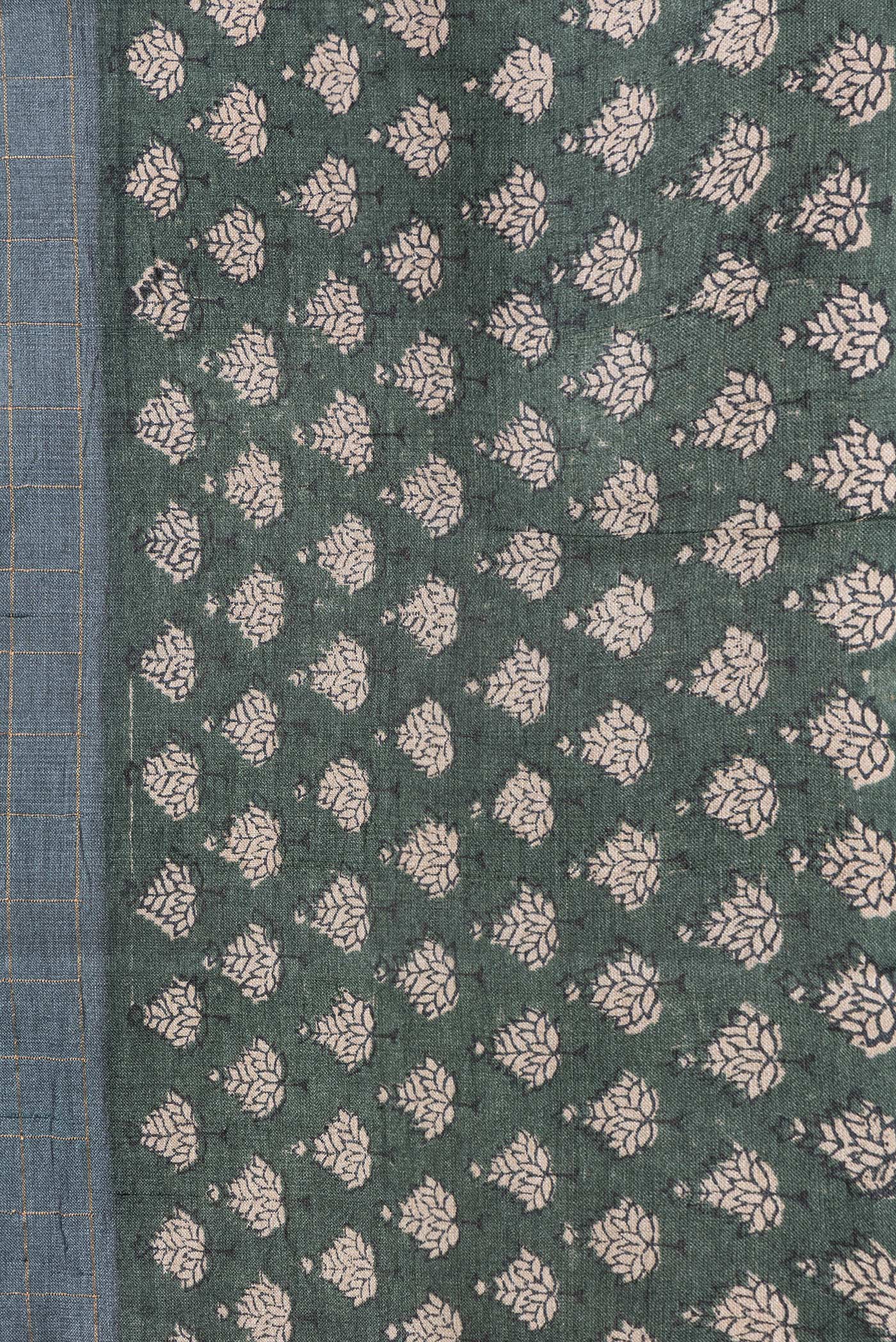 Border image of Grey Dual Tone Tussar Silk Saree with Checked design on the body and Printed Border. 