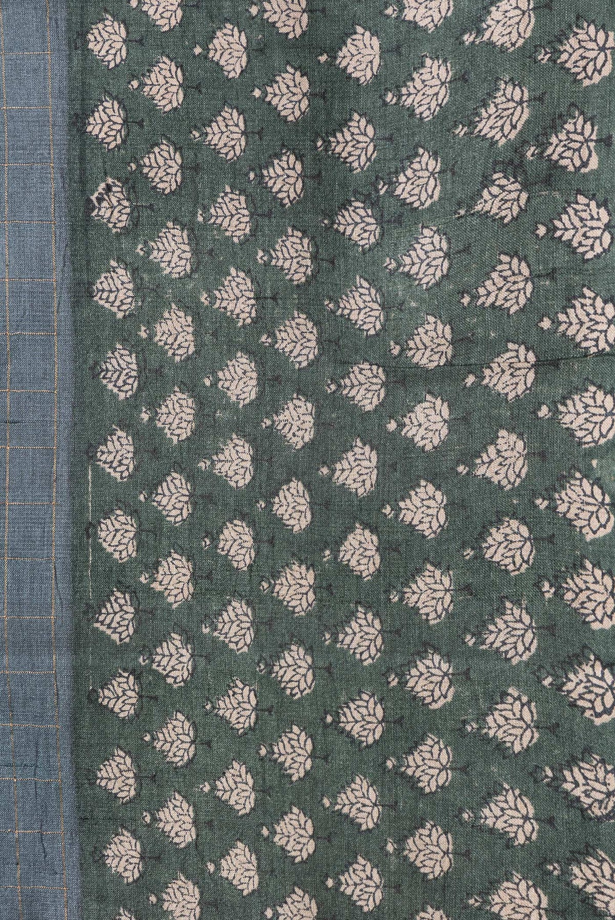 Border image of Grey Dual Tone Tussar Silk Saree with Checked design on the body and Printed Border. 