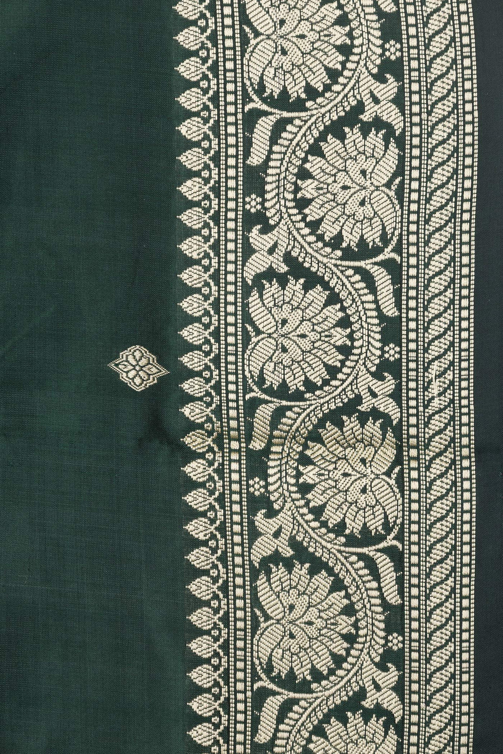 Border image of Bottle Green Dual Tone Banarasi Silk Saree with Thread Butta on the body and Thread Border. 