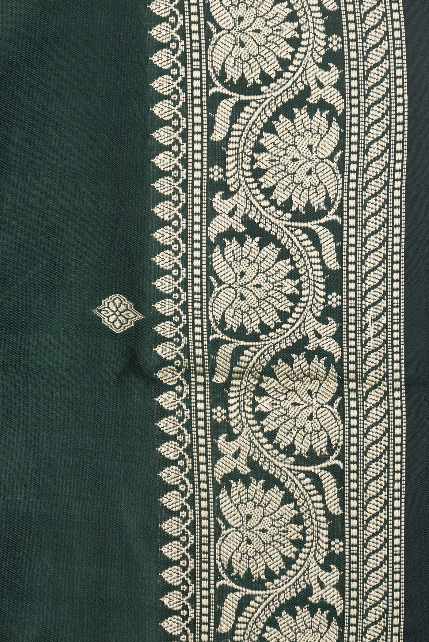 Border image of Bottle Green Dual Tone Banarasi Silk Saree with Thread Butta on the body and Thread Border. 