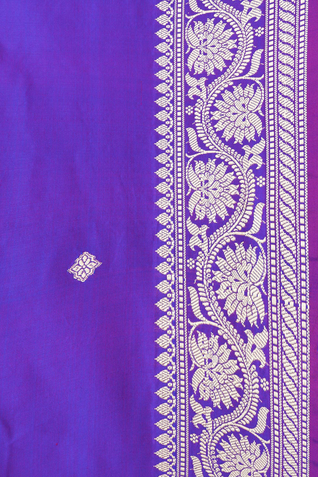 Border image of Purple Dual Tone Banarasi Silk Saree with Thread Butta on the body and Thread Border. 
