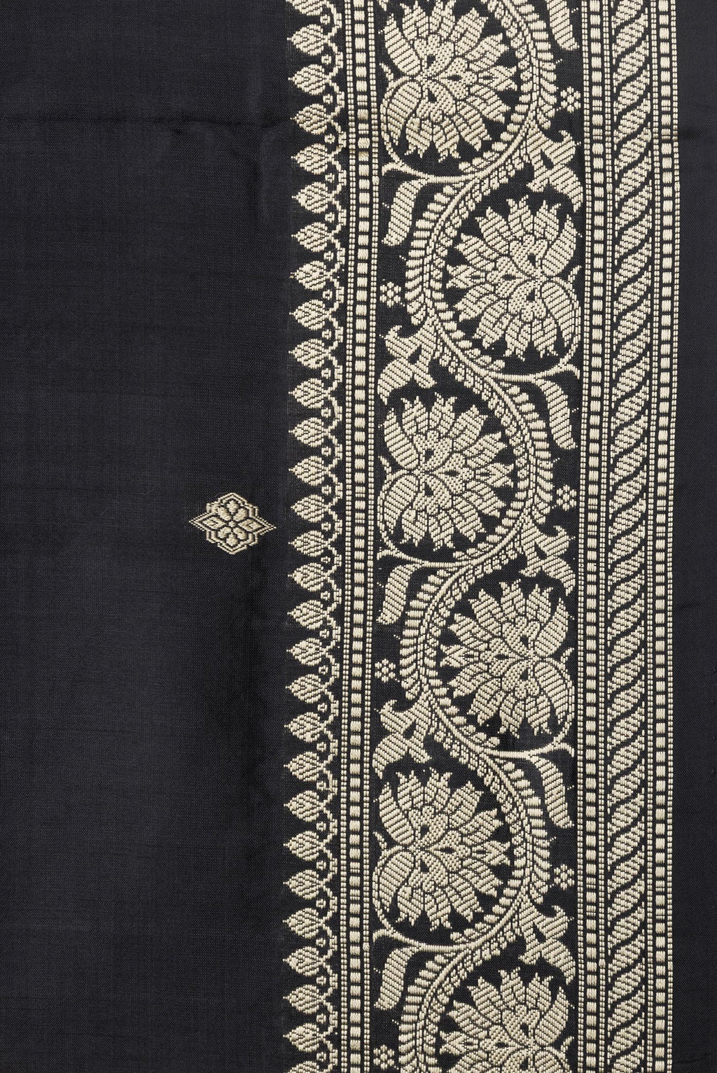 Border image of Black Dual Tone Banarasi Silk Saree with Thread Butta on the body and Thread Border. 