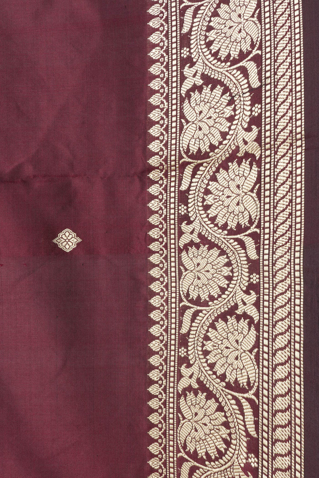 Border image of Brown Dual Tone Banarasi Silk Saree with Thread Butta on the body and Thread Border. 