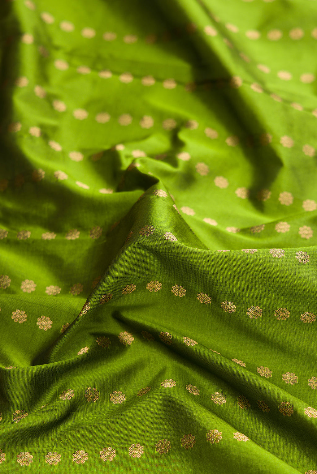 Close up of Green Dual Tone Gadwal Silk Saree with Stripes on the body and Zari Border.  displaying folds