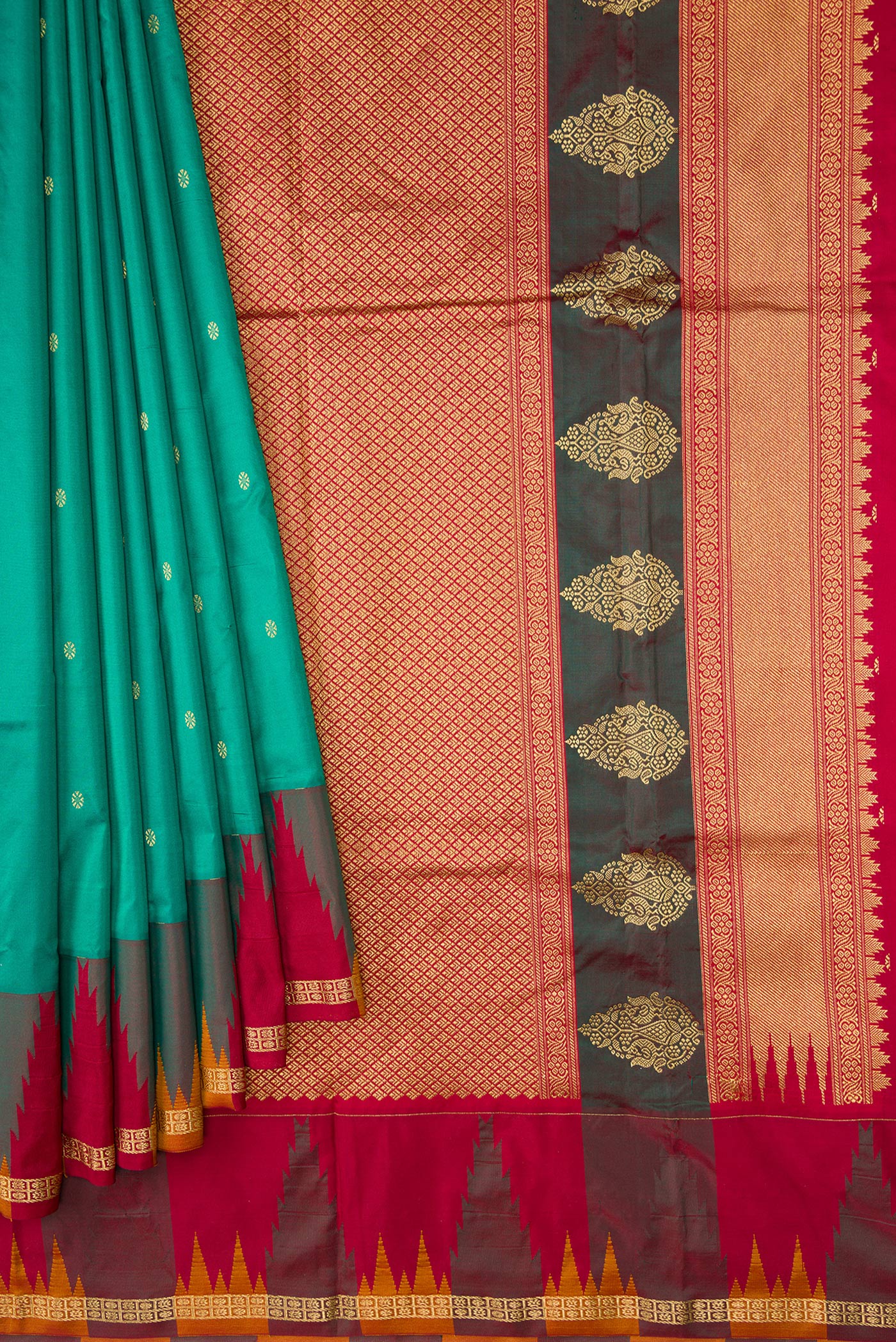 Pleats and pallu of Green Dual Tone Kanchipuram Silk Saree with Zari Butta on the body and Zari Border. 