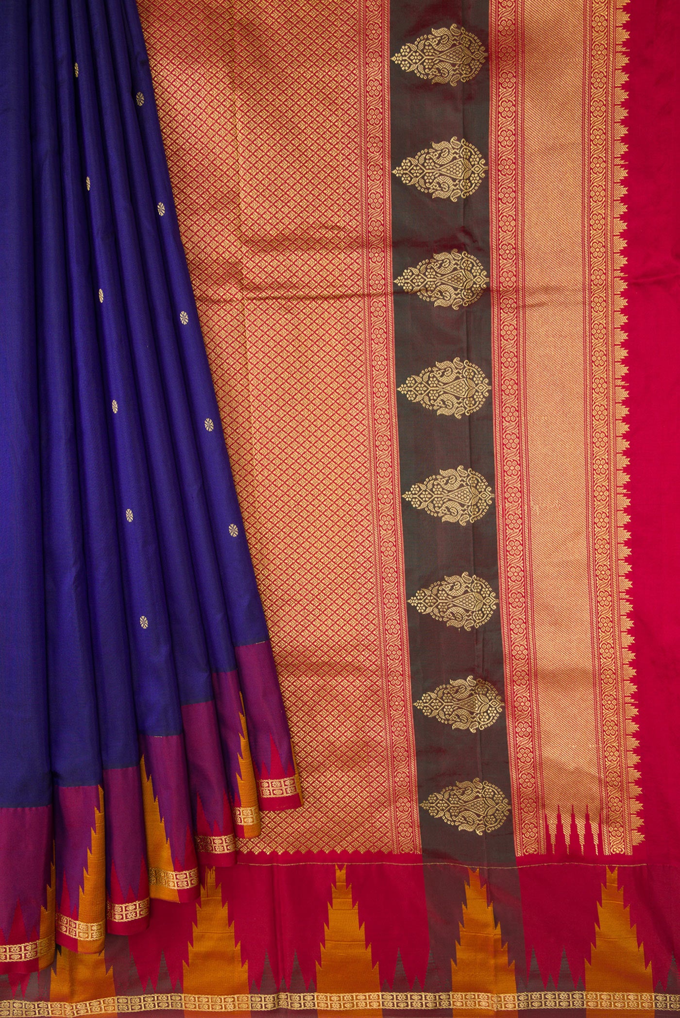 Pleats and pallu of Violet Dual Tone Kanchipuram Silk Saree with Zari Butta on the body and Zari Border. 