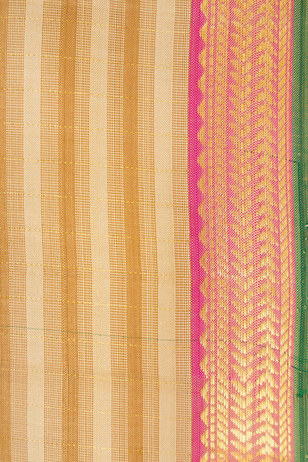 Border image of Dark Beige Dual Tone Kanchipuram Silk Saree with Checked design on the body and Zari Border. 