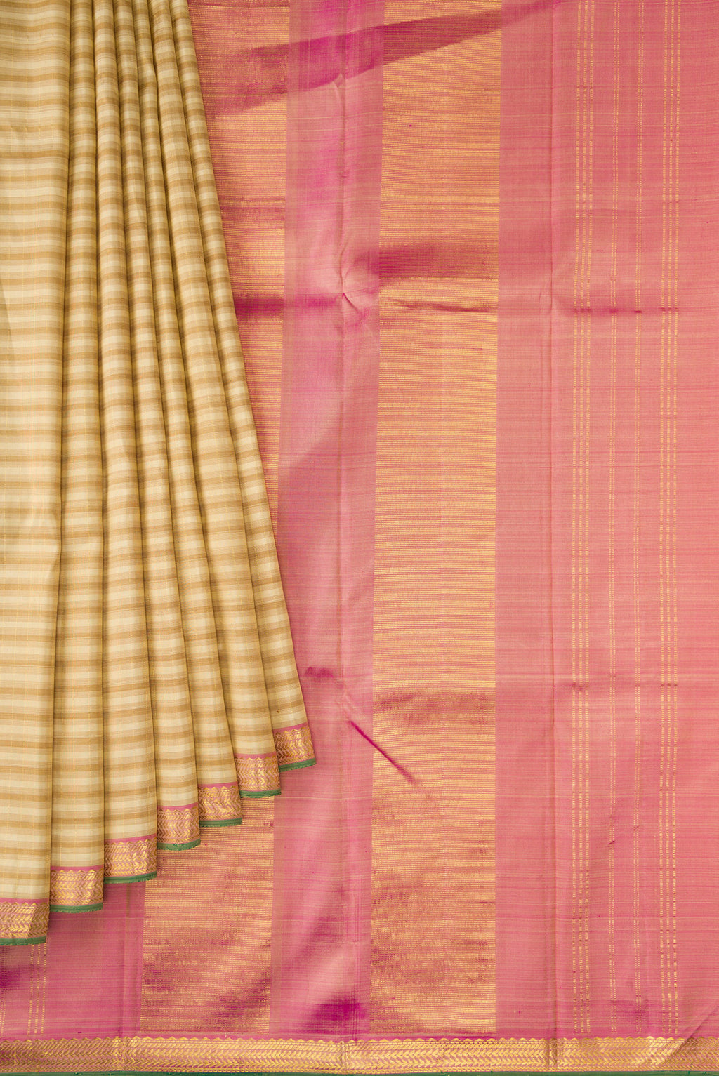 Pleats and pallu of Dark Beige Dual Tone Kanchipuram Silk Saree with Checked design on the body and Zari Border. 