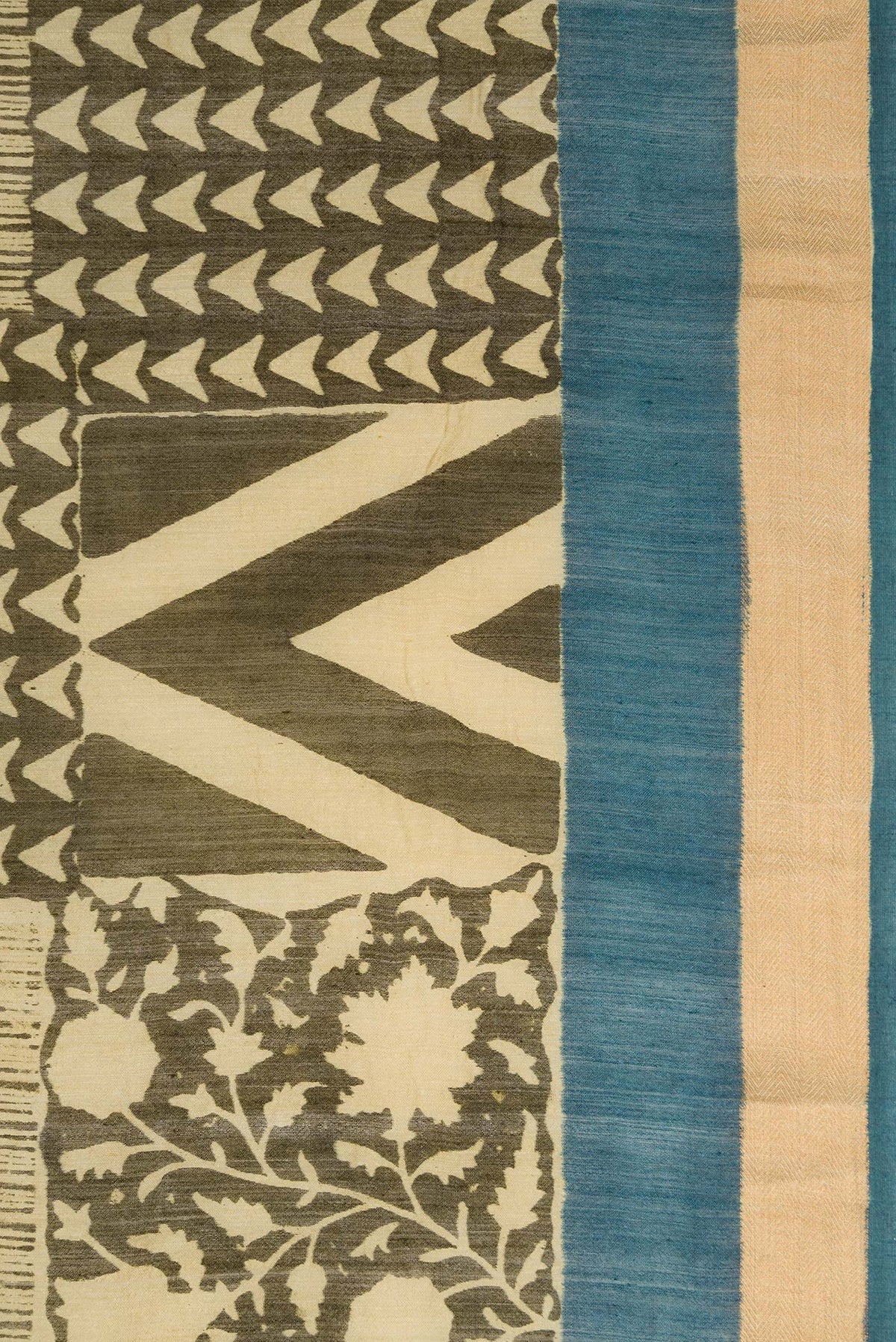 Border image of Mehandi Green Dual Tone Tussar Silk Saree with Printed design on the body and Zari Border. 