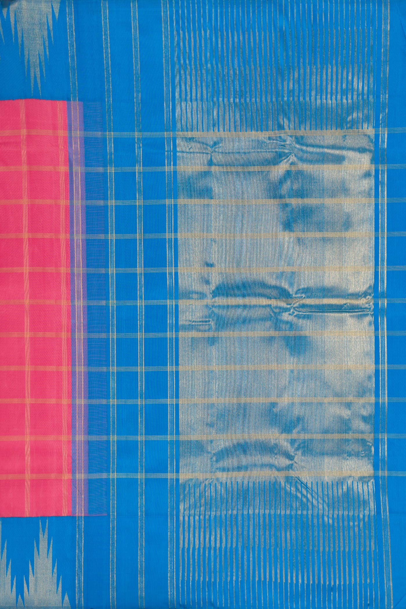 Close up image of the pallu of Pink Kanjivaram Silk Saree with Checked design on the body and Temple Border. 