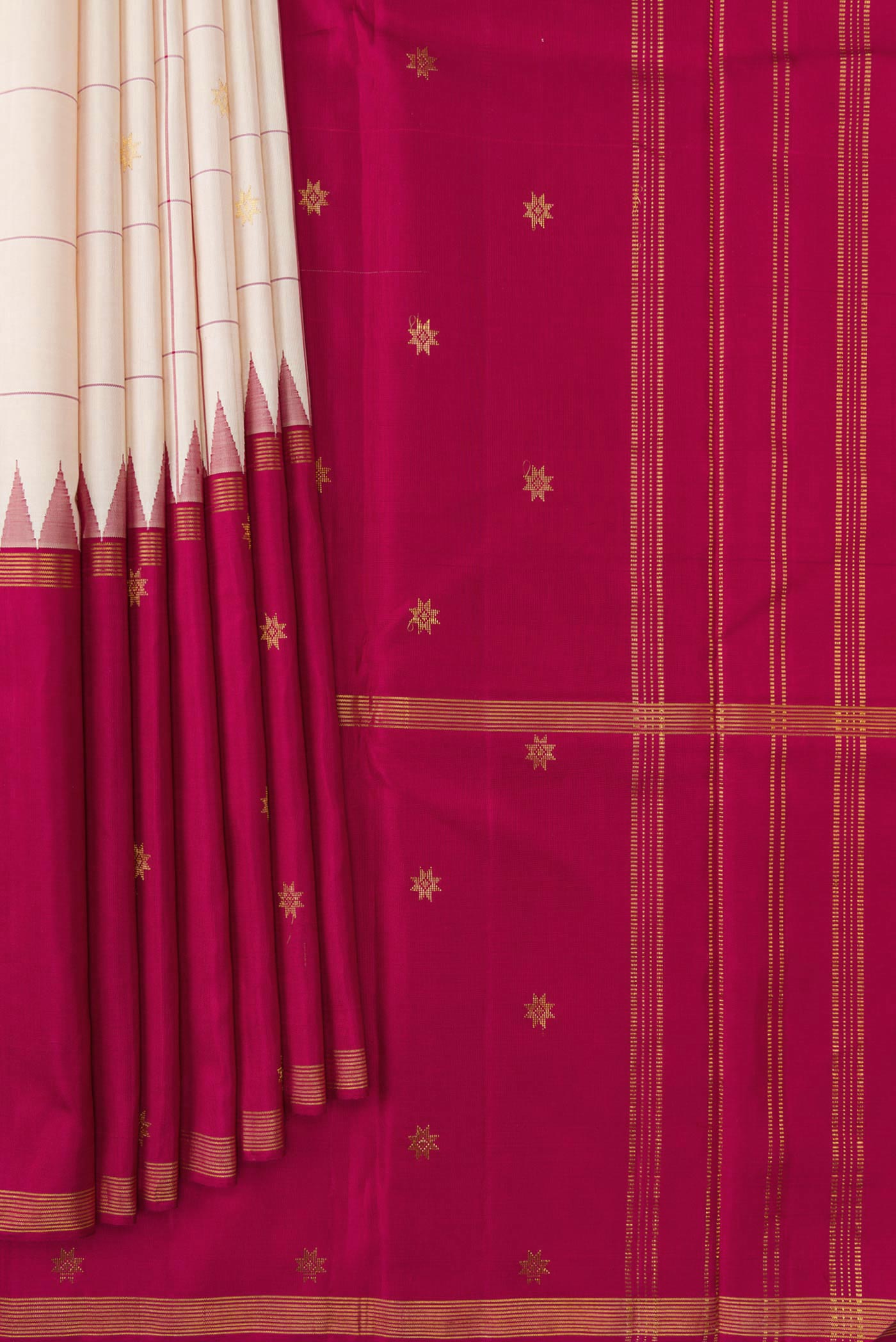 Pleats and pallu of Sandal Dual Tone Kanjivaram Silk Saree with Checked design on the body and Zari Border. 