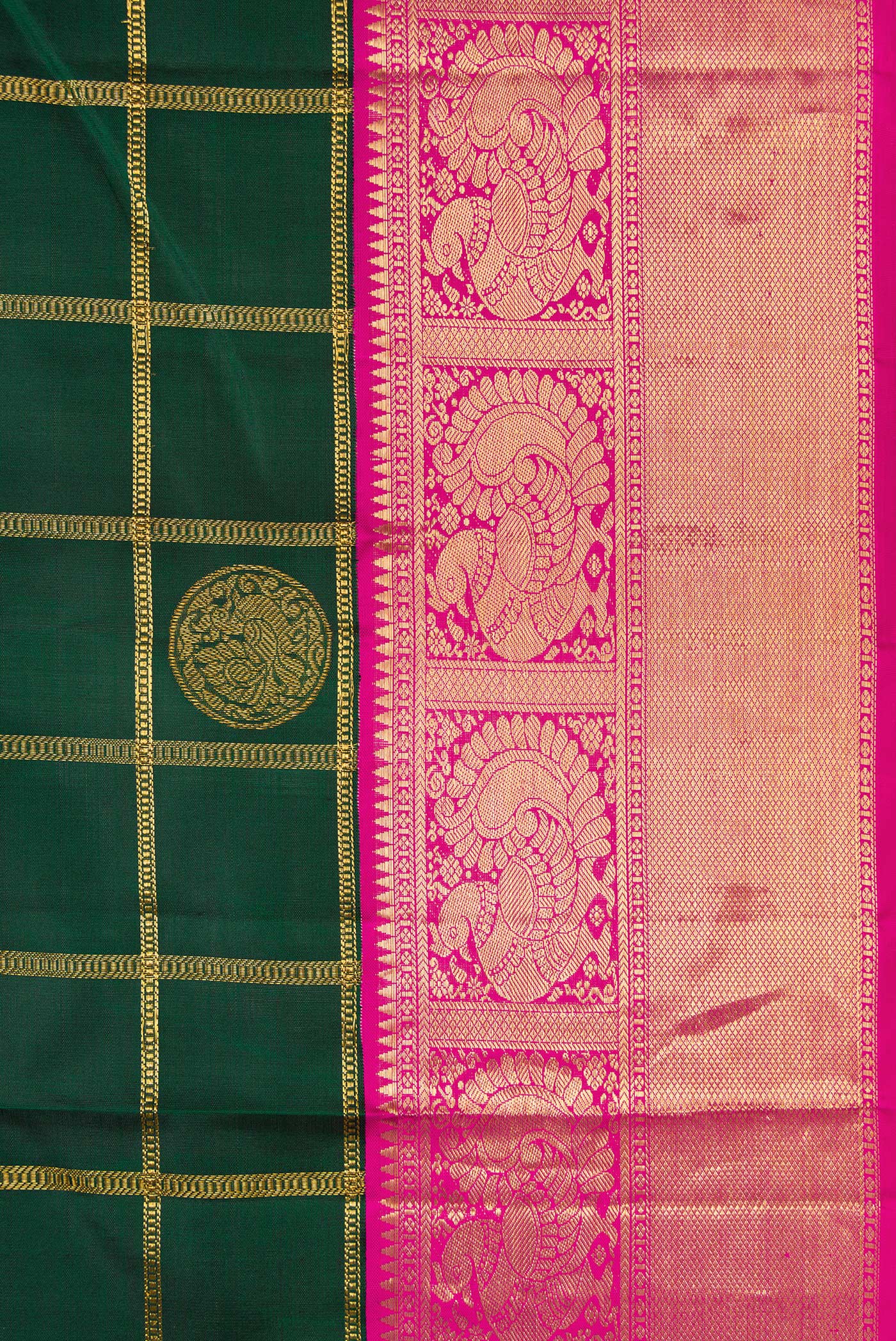 Border image of Pure Silk Pure Zari Bottle Green Dual Tone Kanjivaram Saree with Checked design on the body and Zari Border. 