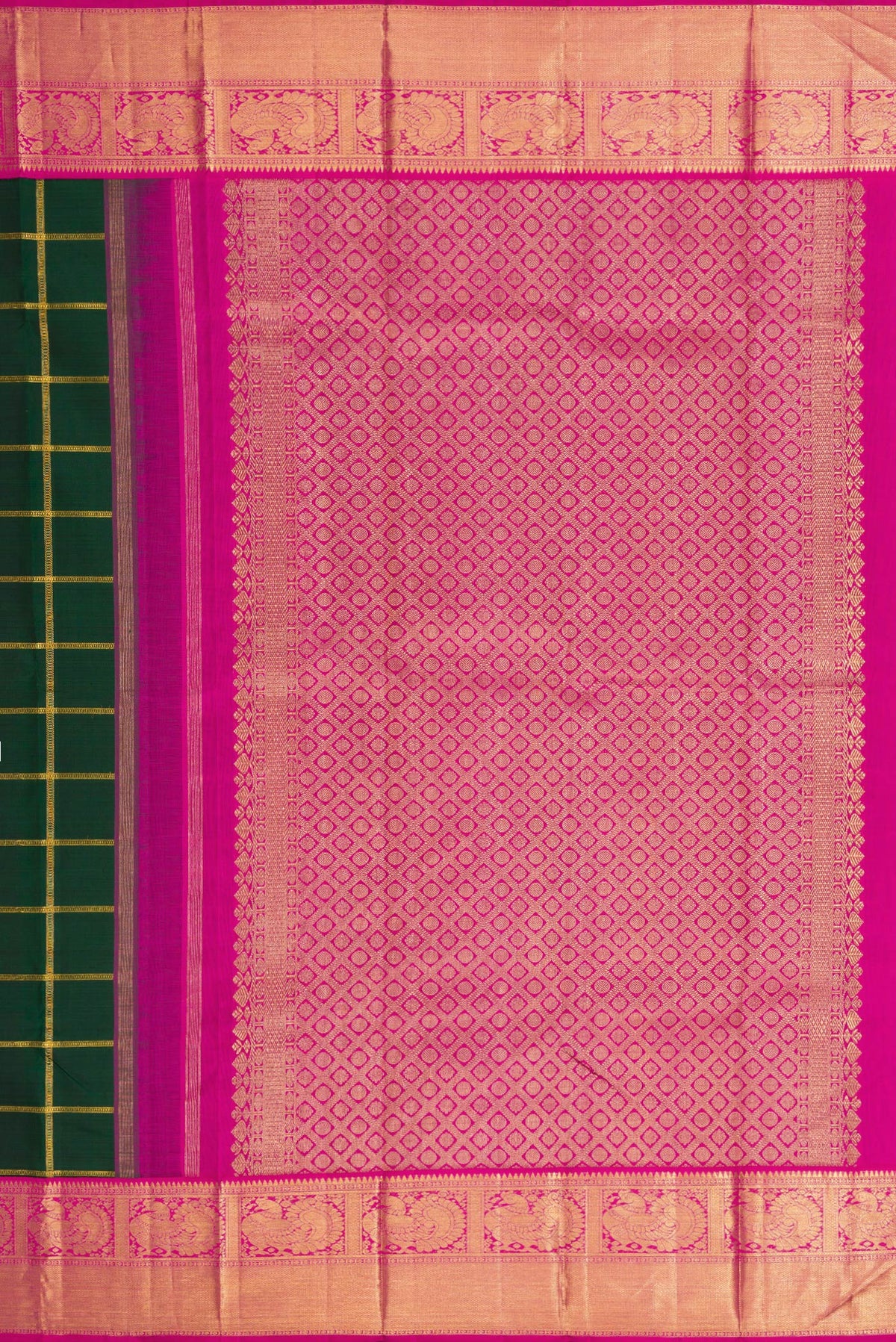 Close up image of the pallu of Pure Silk Pure Zari Bottle Green Dual Tone Kanjivaram Saree with Checked design on the body and Zari Border. 