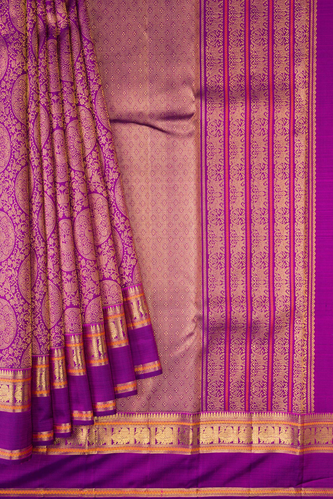 Pleats and pallu of Purple Dual Tone Kanchipuram Silk Saree with Zari Brocade on the body and Zari Border. 