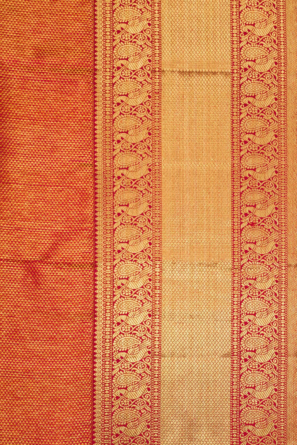 Border image of Maroon Dual Tone Kanchipuram Silk Saree with Zari Brocade on the body and Zari Border. 