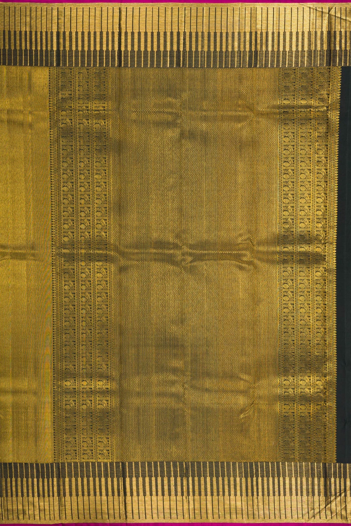 Close up image of the pallu of Bottle Green Dual Tone Kanchipuram Silk Saree with Zari Brocade on the body and Fancy Border. 