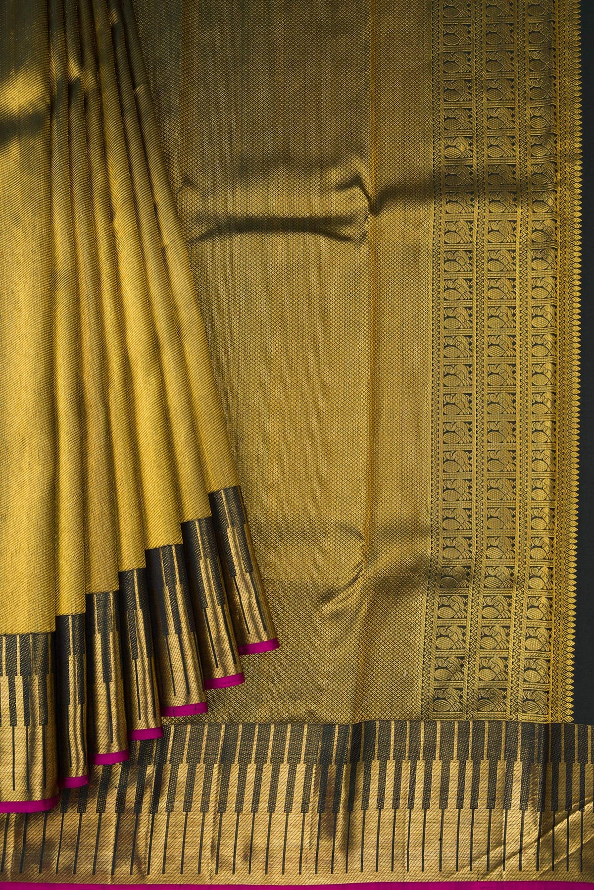 Pleats and pallu of Bottle Green Dual Tone Kanchipuram Silk Saree with Zari Brocade on the body and Fancy Border. 