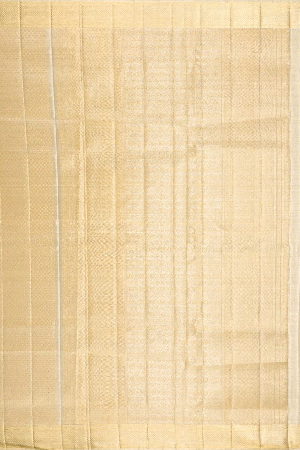 Close up image of the pallu of Gold Dual Tone Kanjivaram Tissue Silk Saree with Zari Brocade on the body and Zari Border. 