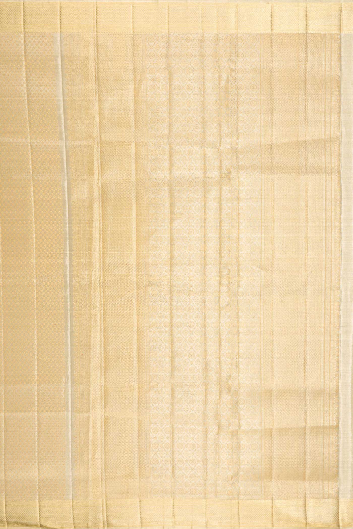Close up image of the pallu of Gold Dual Tone Kanjivaram Tissue Silk Saree with Zari Brocade on the body and Zari Border. 