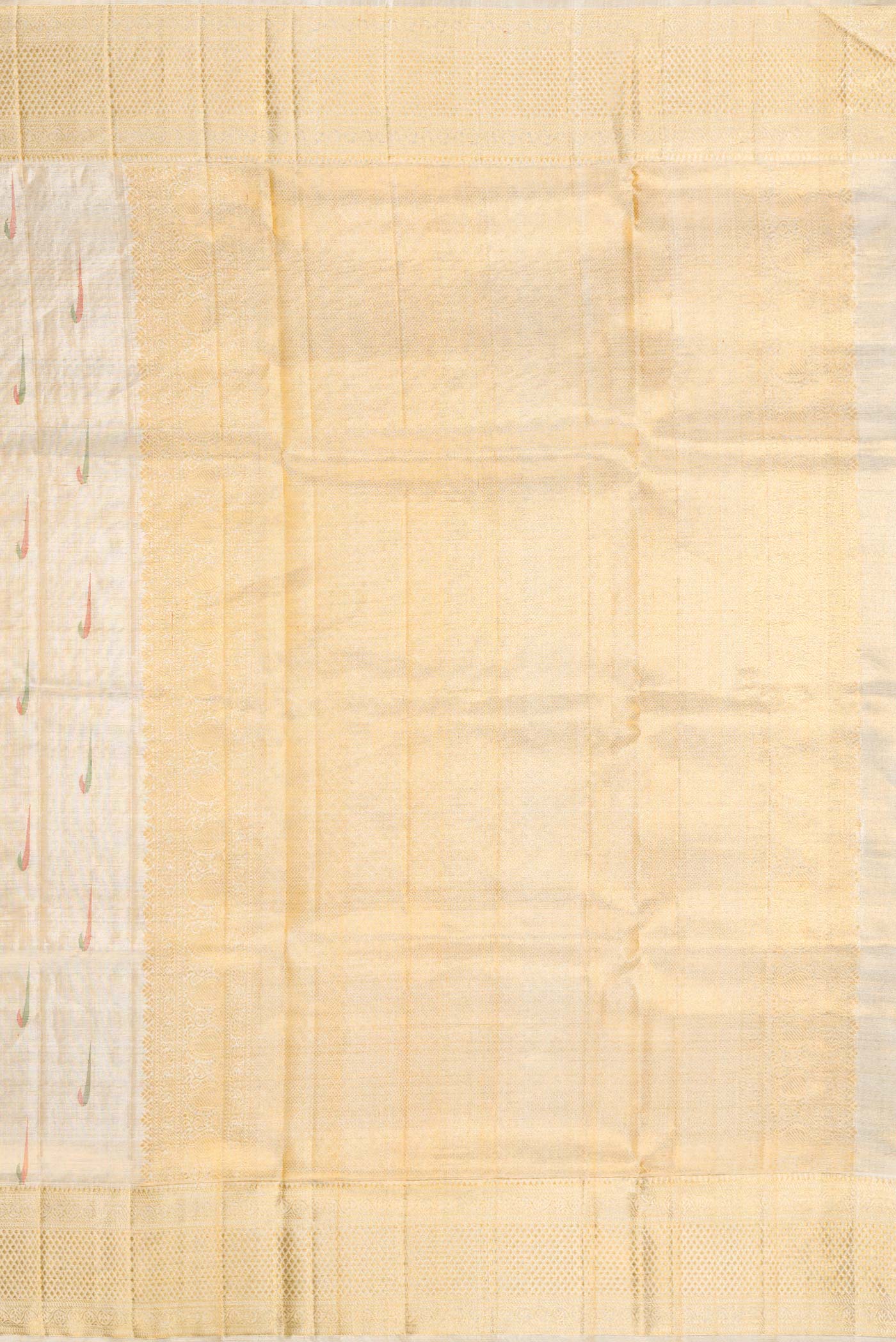Close up image of the pallu of Gold Dual Tone Kanjivaram Tissue Silk Saree with Zari Brocade on the body and Zari Border. 