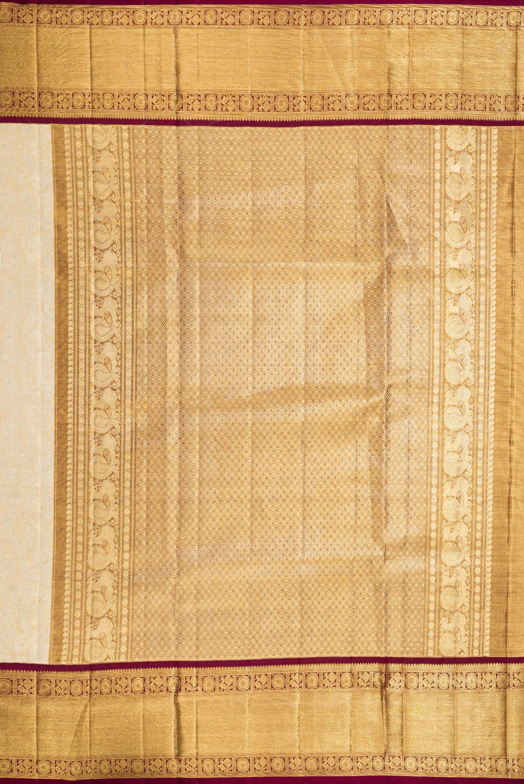 Close up image of the pallu of Gold Dual Tone Kanjivaram Tissue Silk Saree with Zari Brocade on the body and Zari Border. 