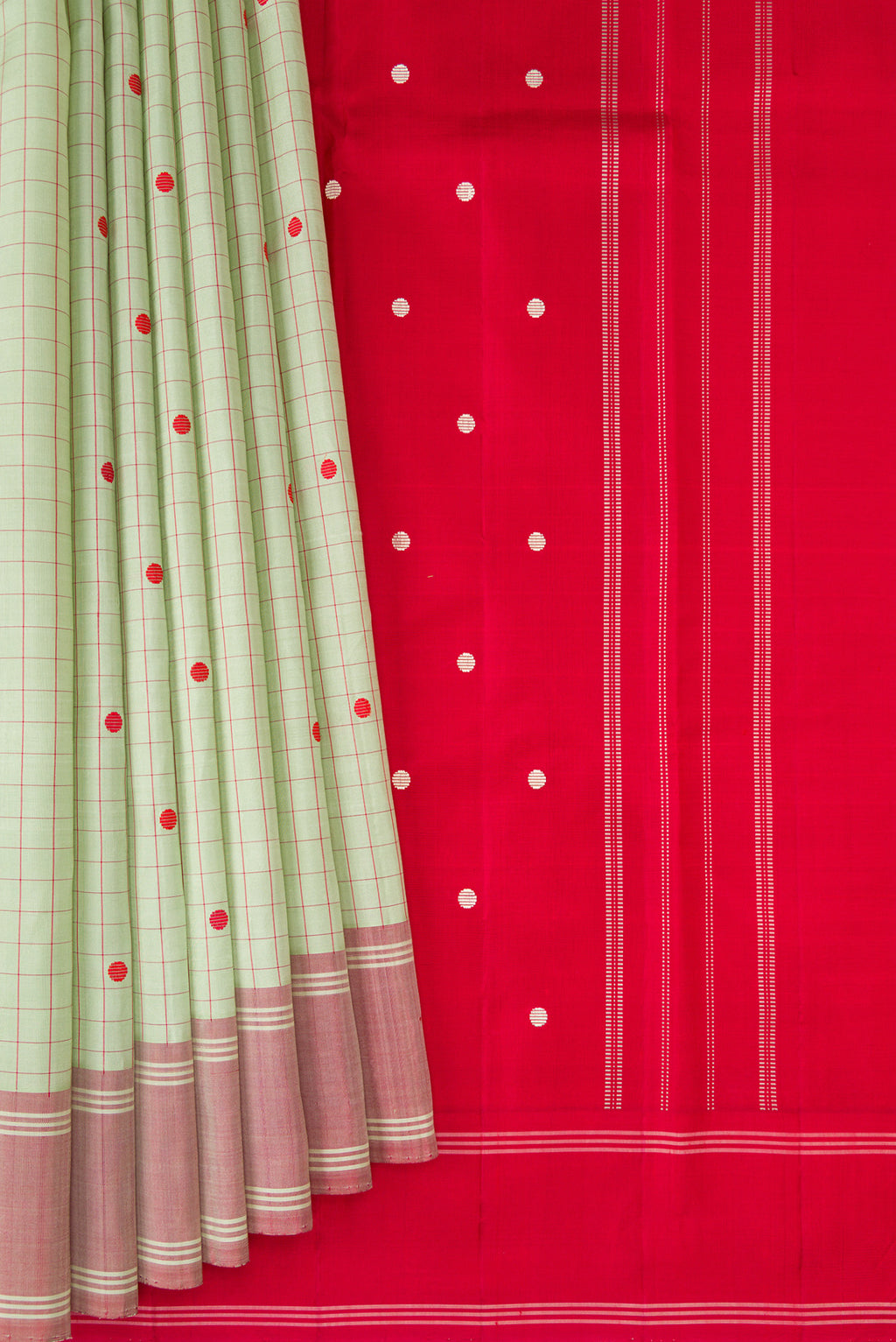 Pleats and pallu of Pista Green Kanjivaram Silk Saree with Checked design on the body and Thread Border. 
