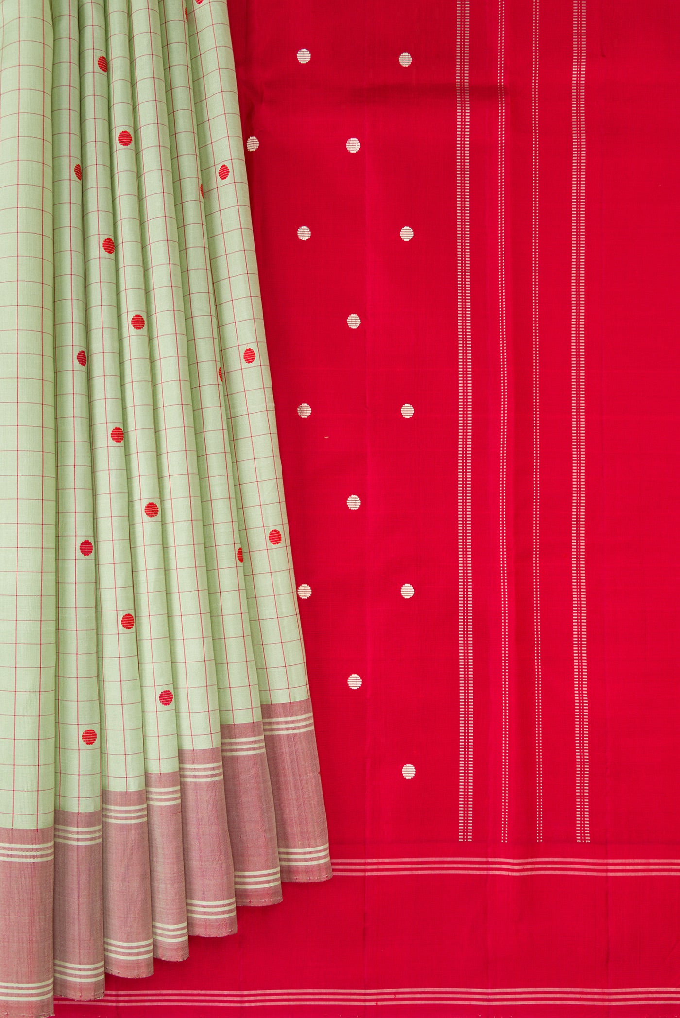 Pleats and pallu of Pista Green Kanjivaram Silk Saree with Checked design on the body and Thread Border. 