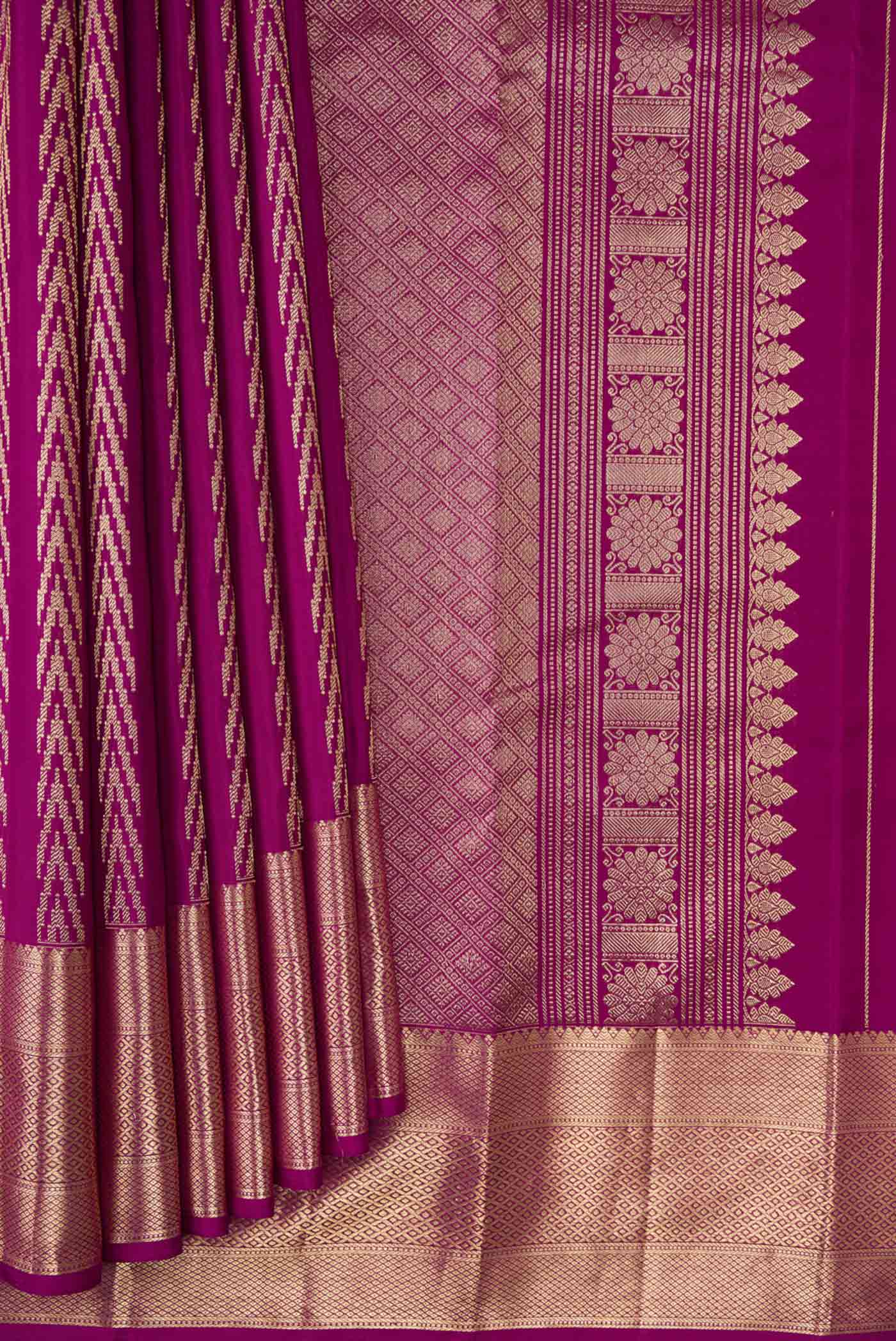 Pleats and pallu of Magenta Dual Tone Kanjivaram Silk Saree with Zari Brocade on the body and Zari Border. 