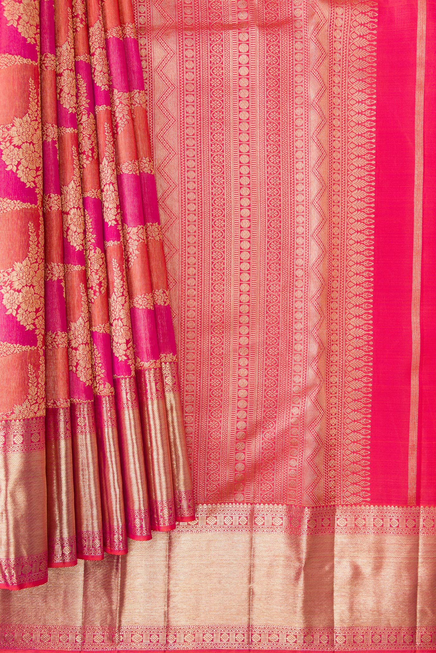 Pleats and pallu of Pink Dual Tone Kanjivaram Silk Saree with Zari Brocade on the body and Zari Border. 