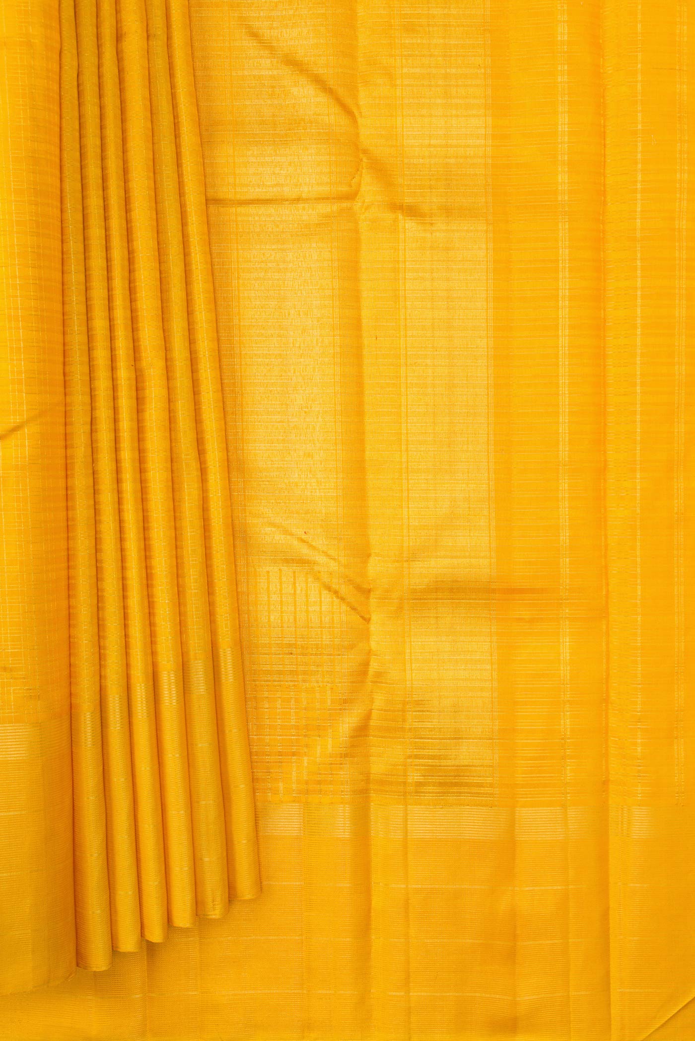 Pleats and pallu of Yellow Dual Tone Kanchipuram Silk Saree with Checked design on the body and Zari Border. 