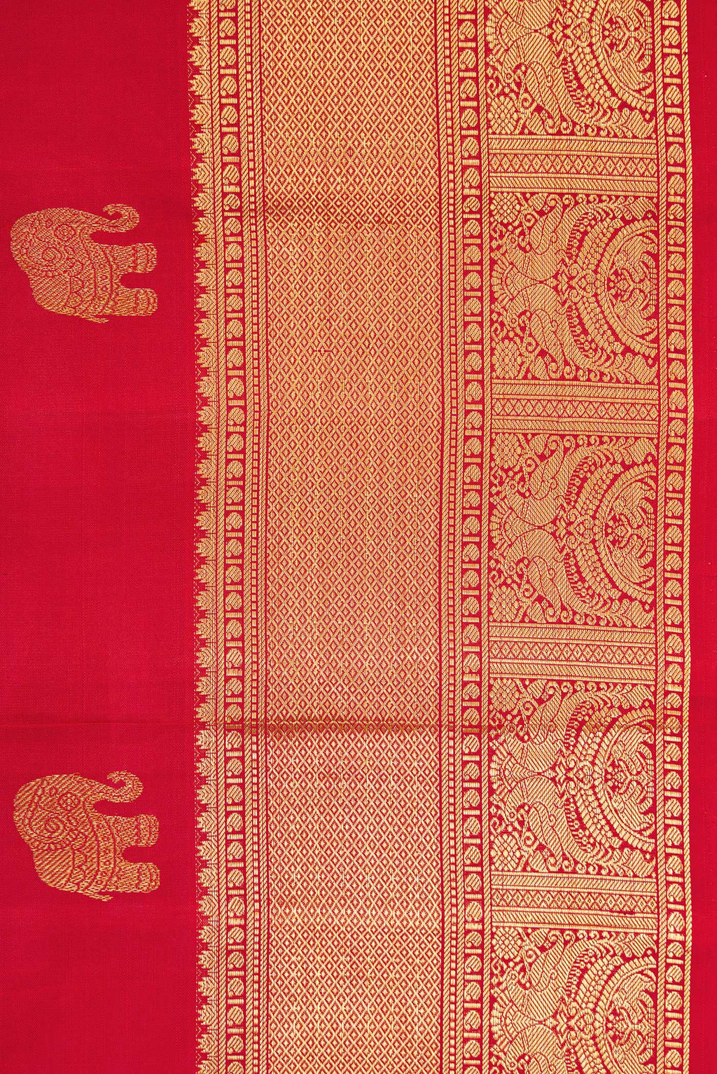 Border image of Pure Silk Pure Zari Red Dual Tone Kanjivaram Saree with Zari Butta on the body and Zari Border. 