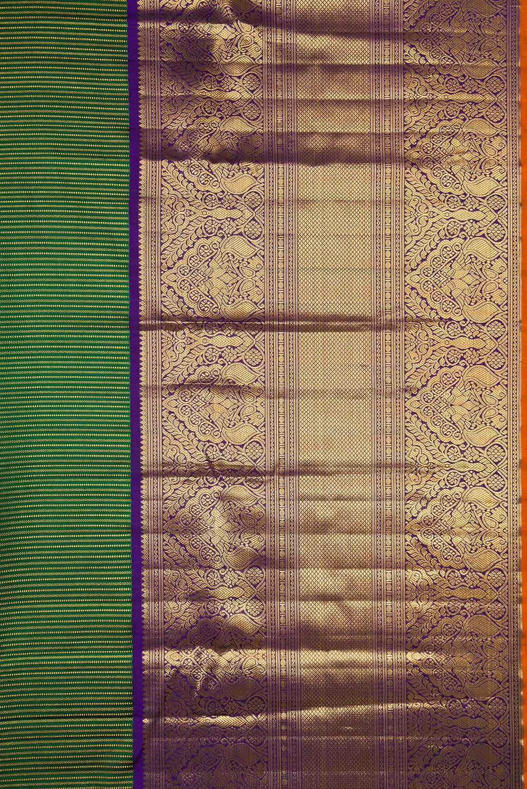 Border image of Pure Silk Pure Zari Bottle Green Dual Tone Kanchipuram Saree with Stripes on the body and Zari Border. 