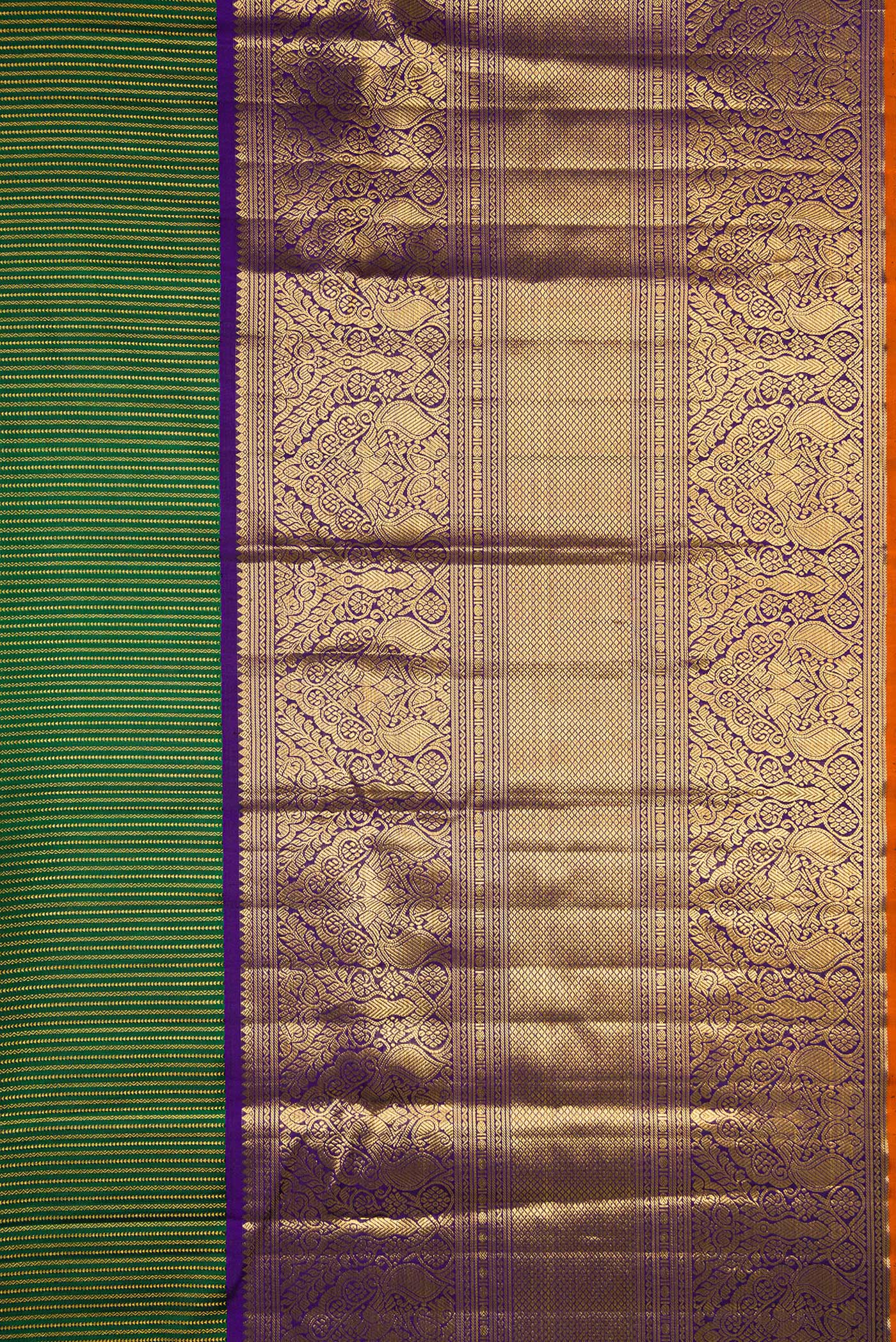 Border image of Pure Silk Pure Zari Bottle Green Dual Tone Kanchipuram Saree with Stripes on the body and Zari Border. 