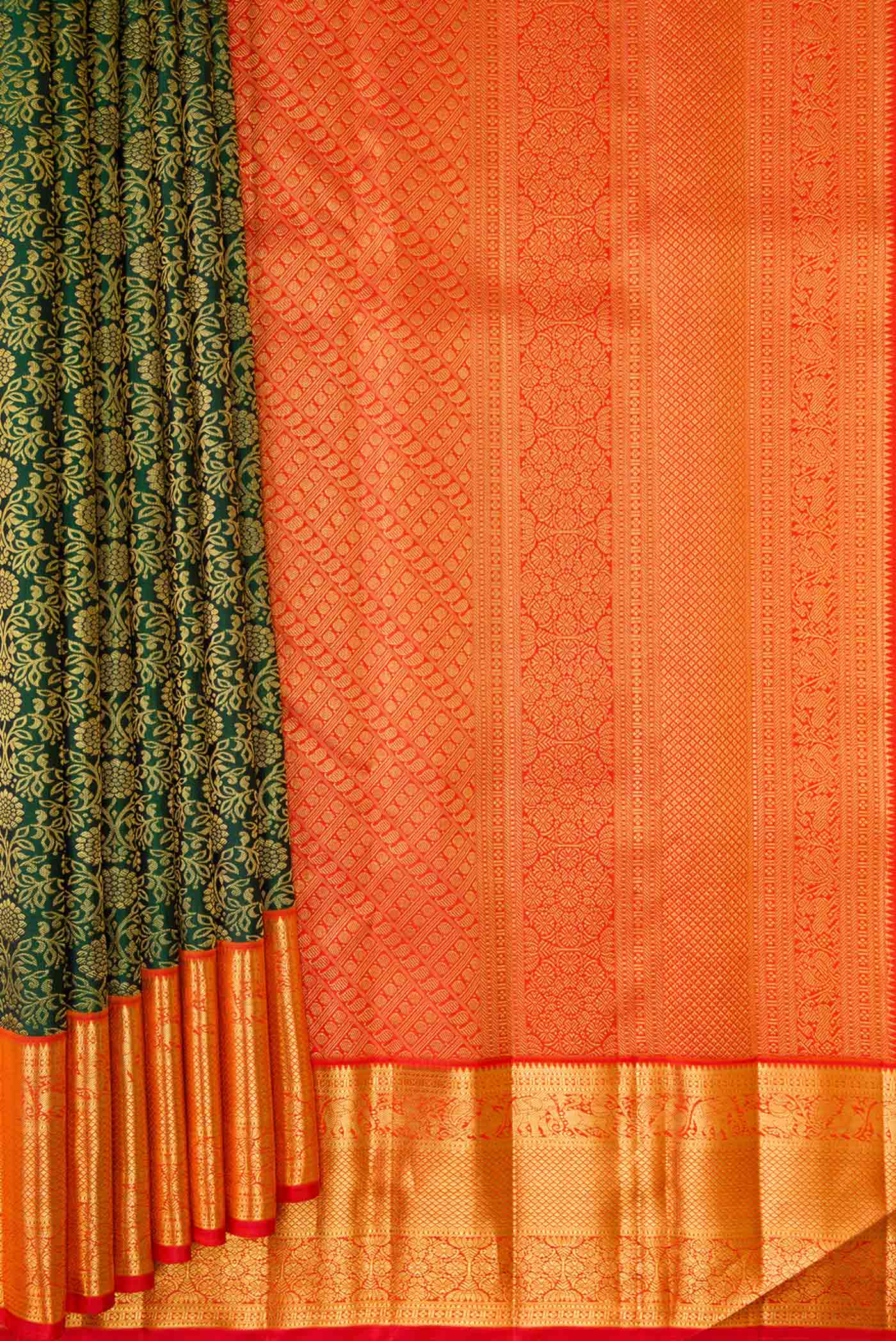 Pleats and pallu of Bottle Green Dual Tone Kanchipuram Silk Saree with Zari Brocade on the body and Zari Border. 
