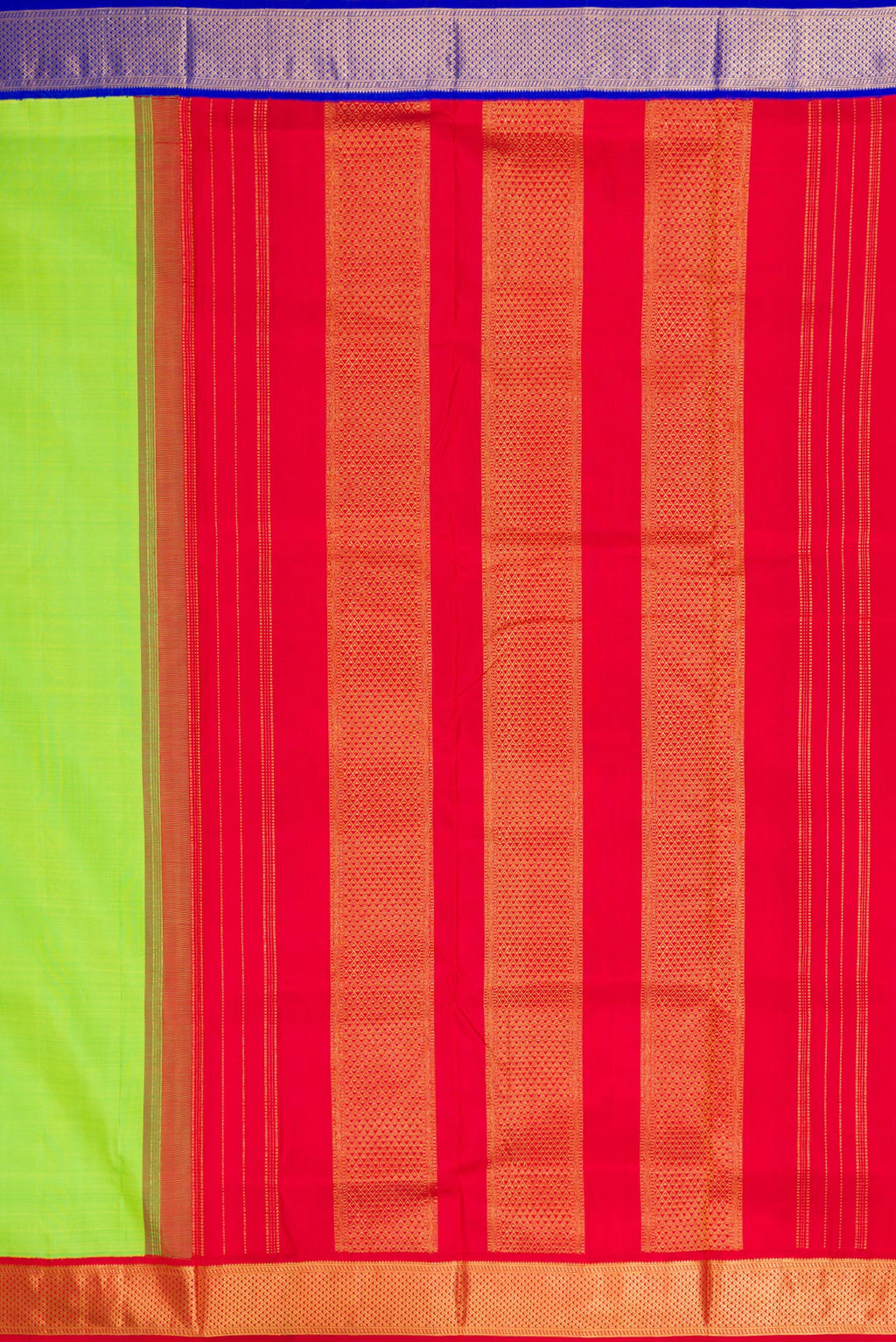 Close up image of the pallu of Pure Silk Pure Zari Parrot Green Kanchipuram Nine Yards Saree with Plain Body and Ganga Jamuna Border. 