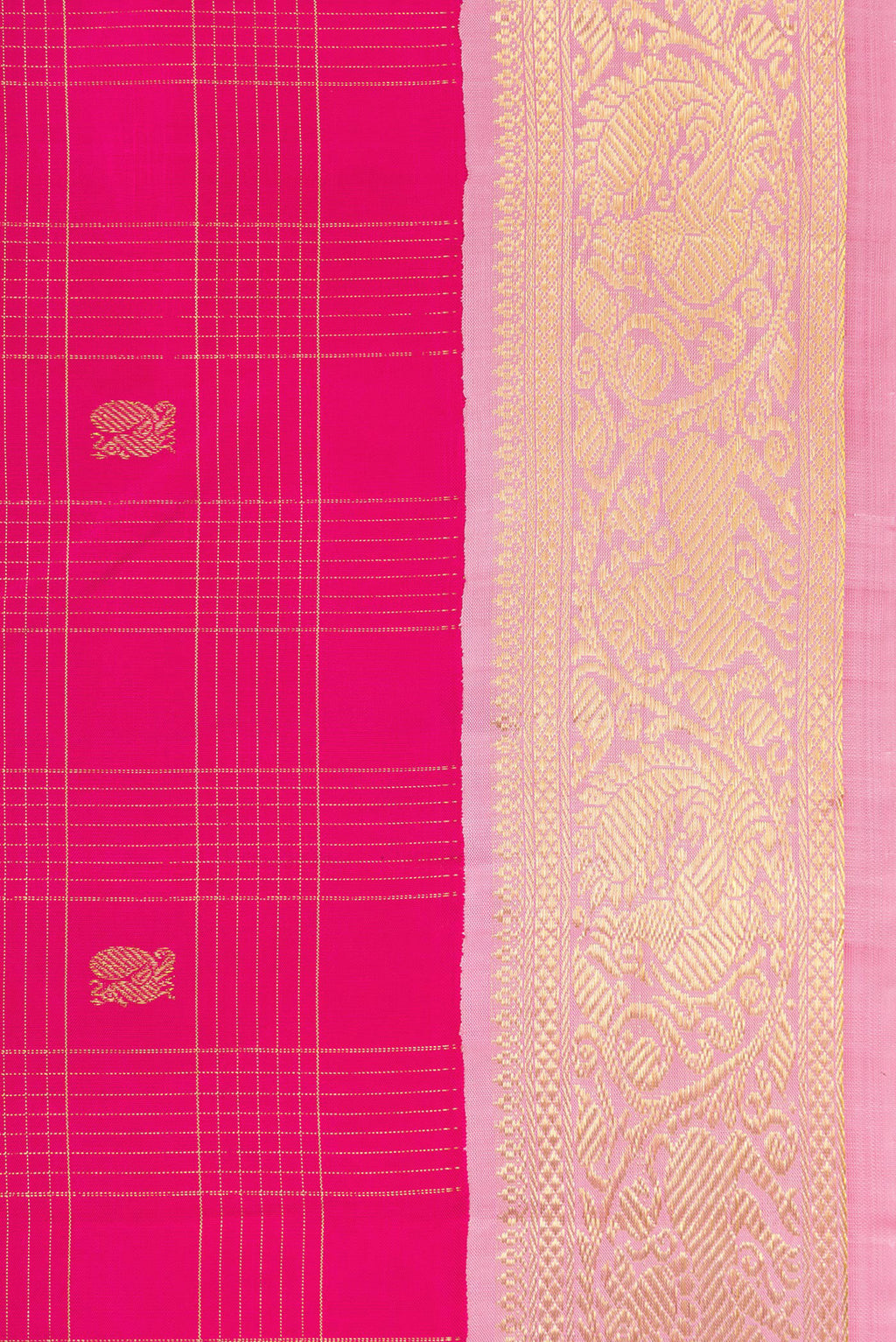 Border image of Dark Pink Dual Tone Kanchipuram Silk Saree with Zari Butta on the body and Zari Border. 