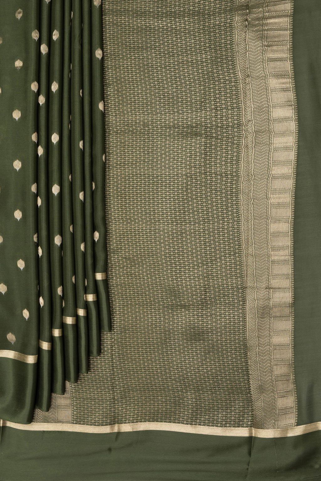 Pleats and pallu of Mehandi Green Dual Tone Mysore Crepe Saree with Zari Butta on the body and Zari Border. 