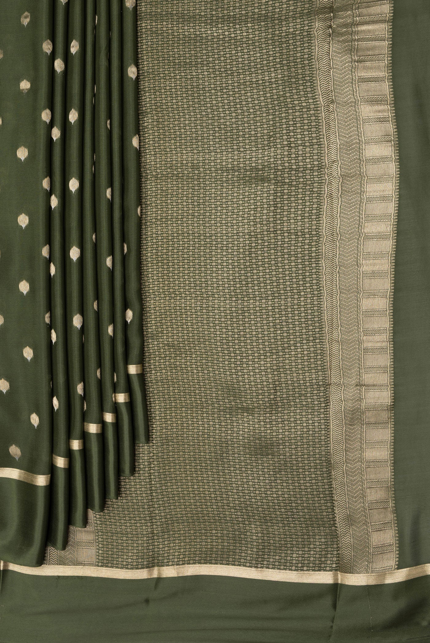 Pleats and pallu of Mehandi Green Dual Tone Mysore Crepe Saree with Zari Butta on the body and Zari Border. 
