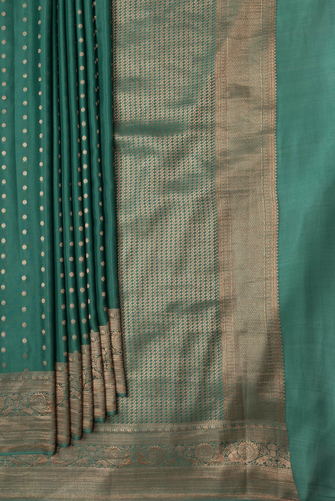 Pleats and pallu of Bottle Green Dual Tone Banarasi Georgette Saree with Zari Butta on the body and Zari Border. 