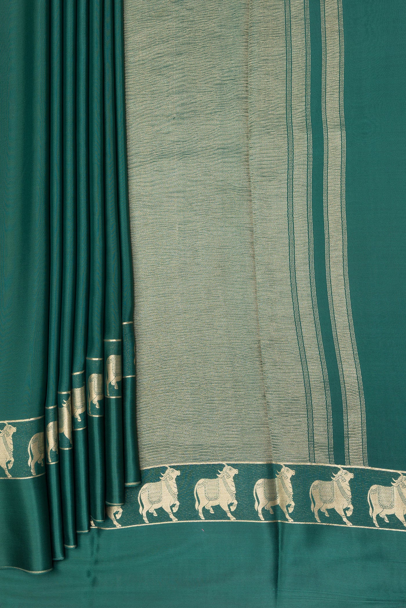 Pleats and pallu of Bottle Green Dual Tone Mysore Silk Saree with Plain Body and Fancy Border. 