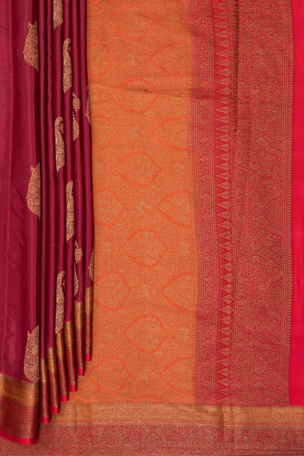 Pleats and pallu of Maroon Crepe Saree with Zari Butta on the body and Zari Border. 