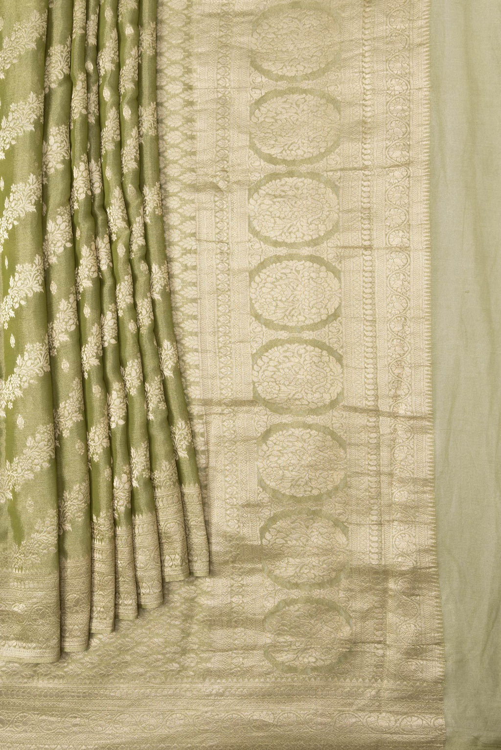 Pleats and pallu of Mehandi Green Dual Tone Mysore Georgette Saree with Zari Brocade on the body and Zari Border. 