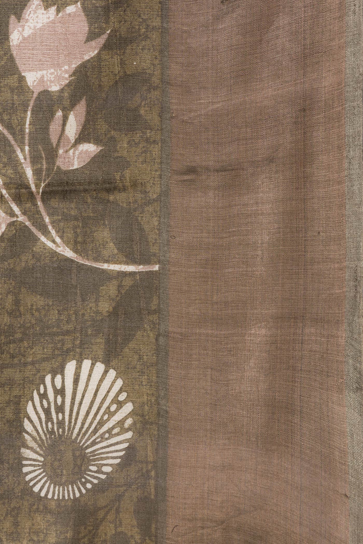 Border image of Mehandi Green Dual Tone Tussar Silk Saree with Printed design on the body and Zari Border. 