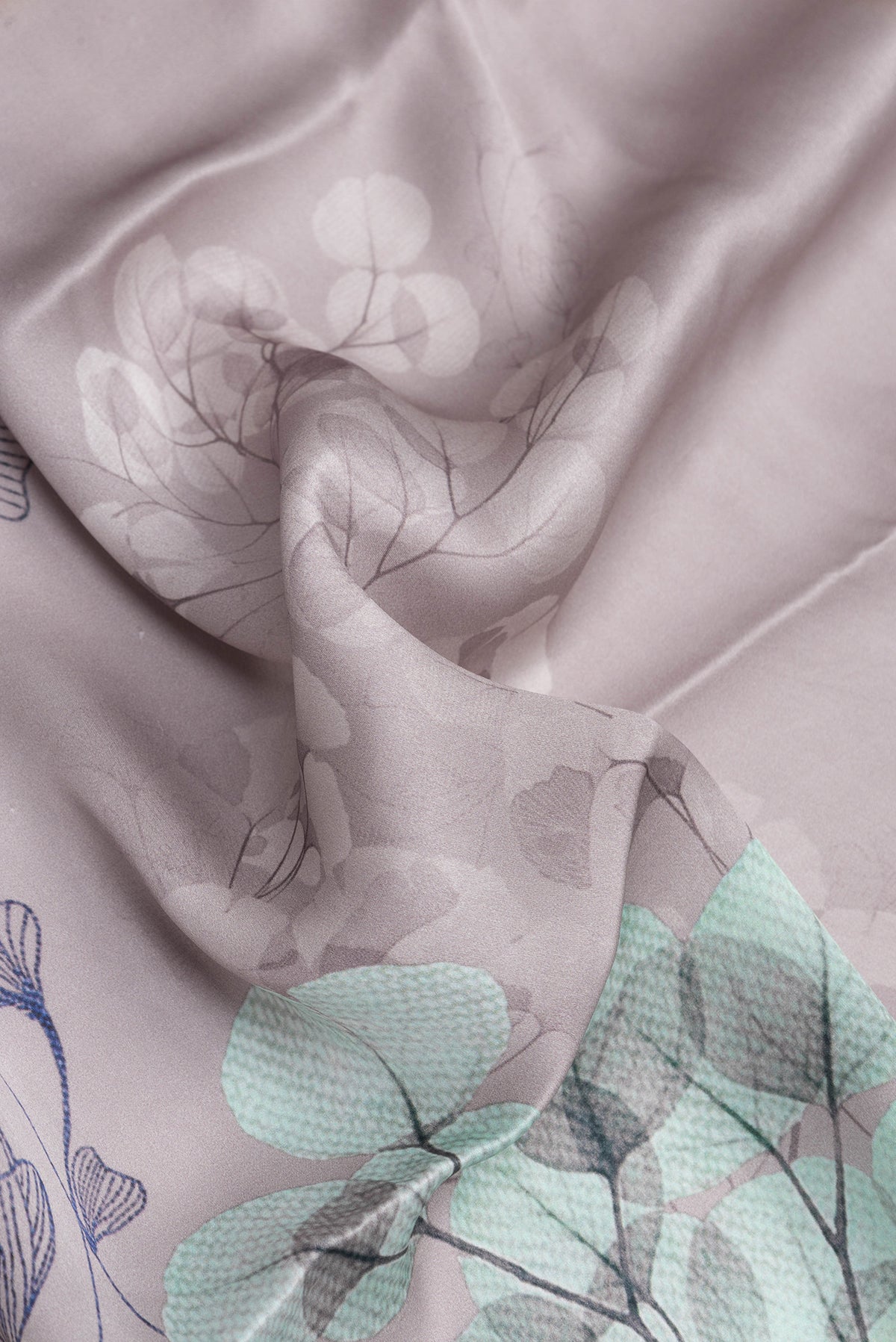 Close up of Grey Dual Tone Crepe Saree with Printed design on the body and Without Border.  displaying folds