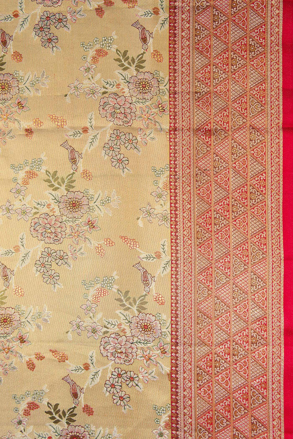 Border image of Gold Dual Tone Kanchipuram Tissue Silk Saree with Zari Brocade on the body and Zari Border. 