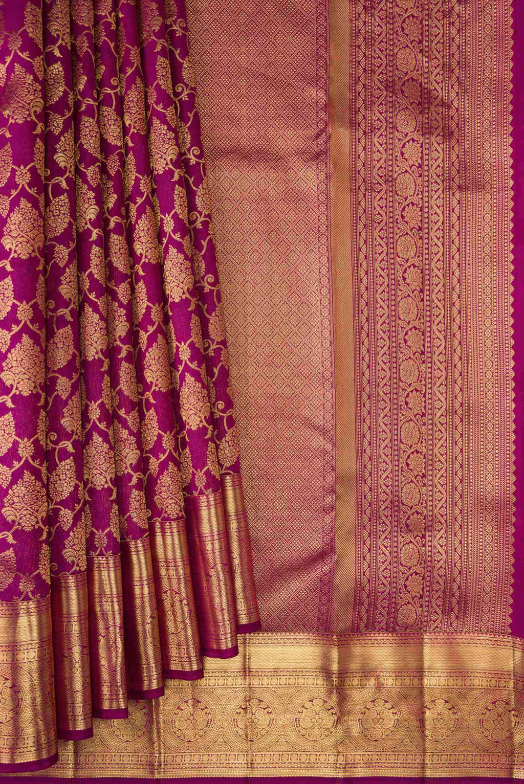 Pleats and pallu of Magenta Dual Tone Kanchipuram Silk Saree with Zari Brocade on the body and Zari Border. 