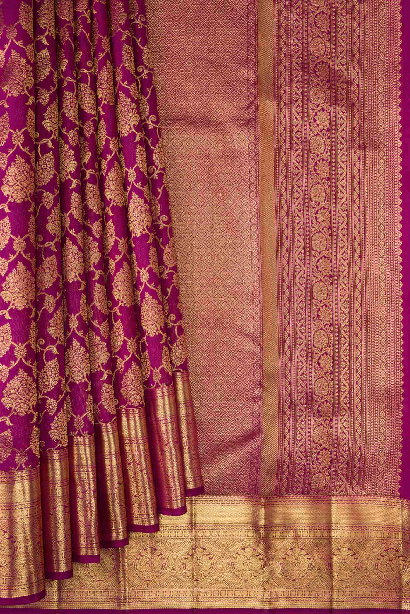 Pleats and pallu of Magenta Dual Tone Kanchipuram Silk Saree with Zari Brocade on the body and Zari Border. 