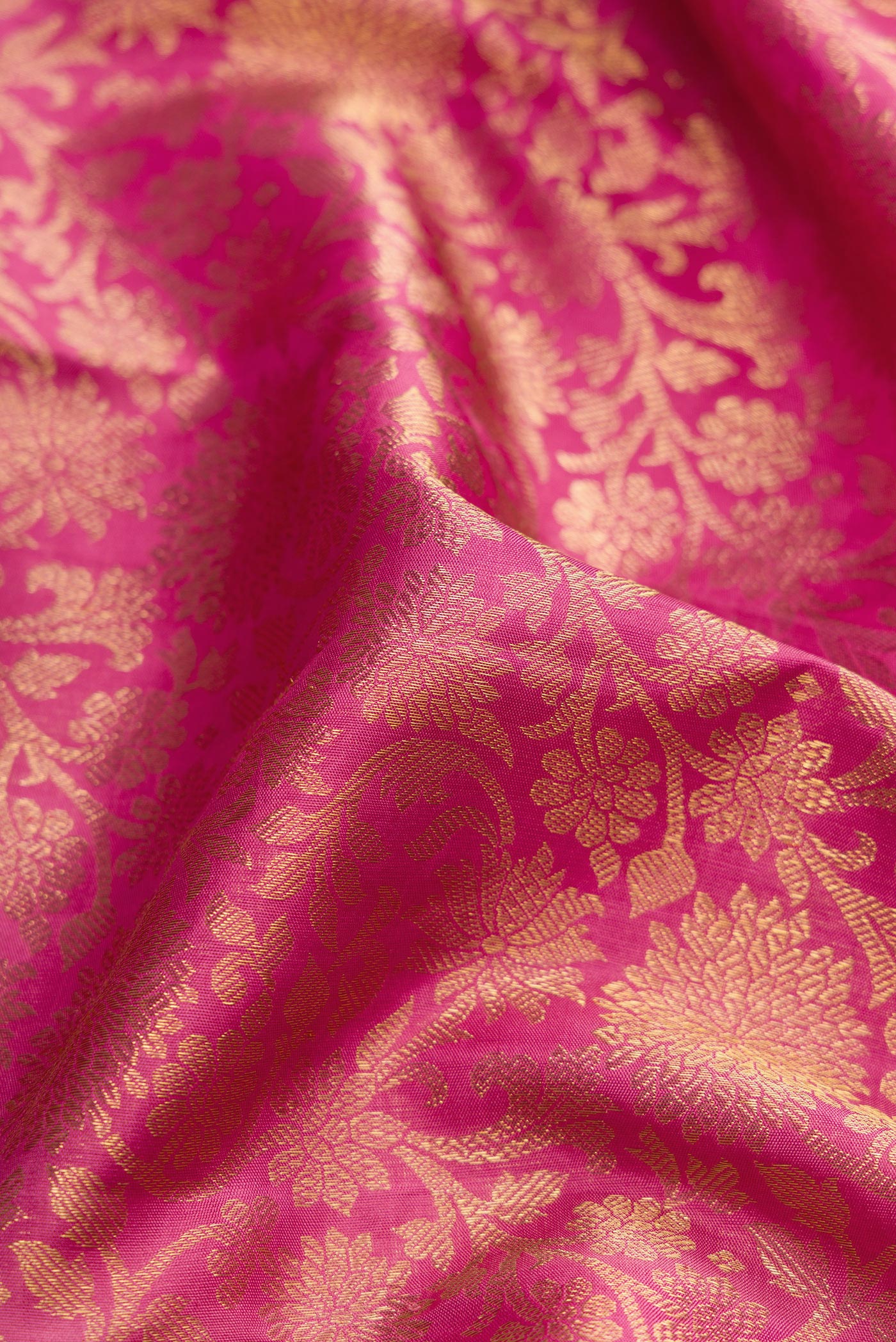 Close up of Mauve Dual Tone Kanjivaram Silk Saree with Zari Brocade on the body and Zari Border.  displaying folds