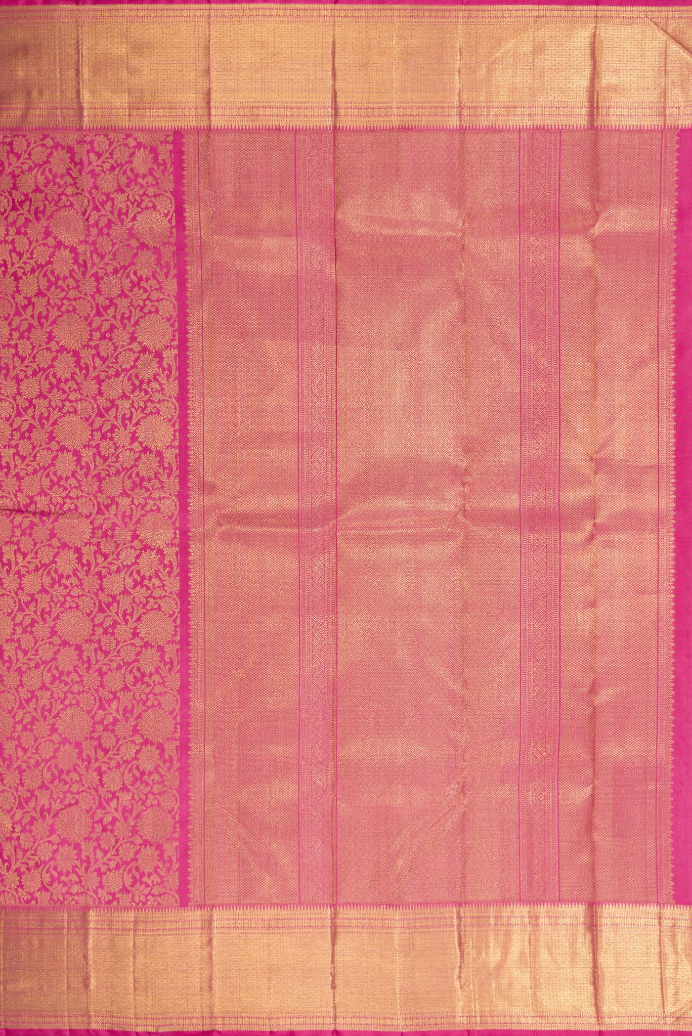 Close up image of the pallu of Mauve Dual Tone Kanjivaram Silk Saree with Zari Brocade on the body and Zari Border. 